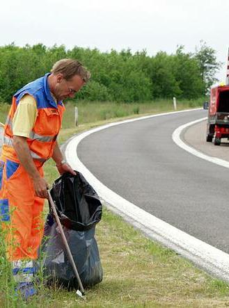 Cleaning Waste is unfortunately a part of the picture when you move on Danish roads and squares.