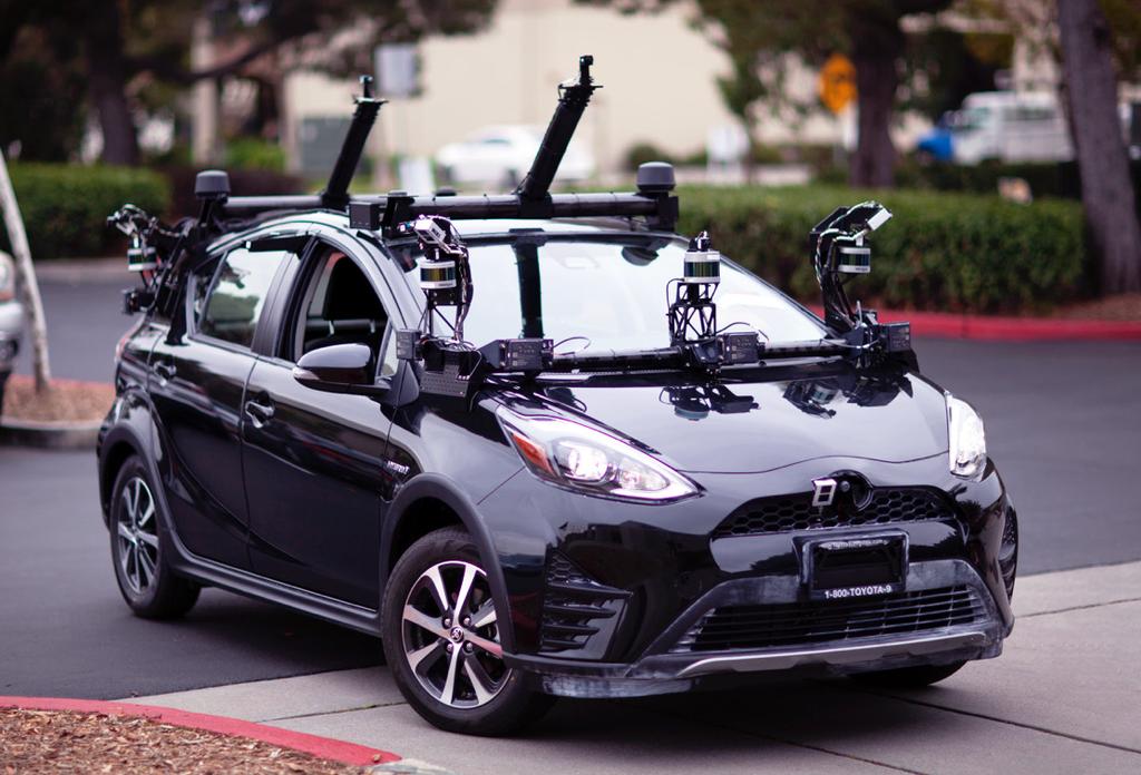 02 / HOW AUTONOMOUS DRIVING TECHNOLOGY WORKS OUR SENSOR SUITE Building a fully autonomous vehicle requires a significantly more robust suite of sensors than cars with advanced driver assist features