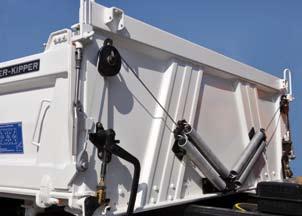 tailgate with hand-operated claw lock and with additional bottom hinges for loading and unloading bulk