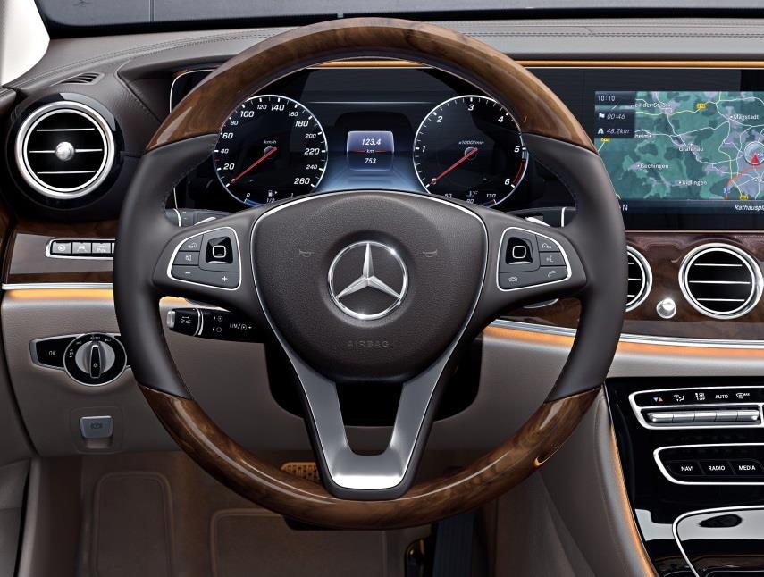 Options in Detail Steering Wheels 3-Spoke multifunction steering wheel (L3C) Standard The all new 3-spoke steering wheel in Nappa leather comes with unique Touch Control Buttons in the control panels