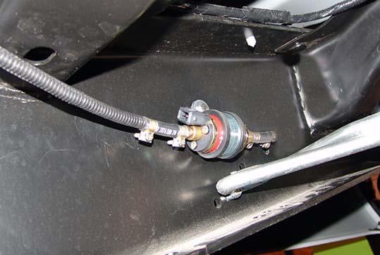 () Right framerail () Mecanyl fuel line (covered with plastic loom) and fuel pump harness Fuel Line Connection at Fuel Pump The outlet end of the fuel pump is quickly