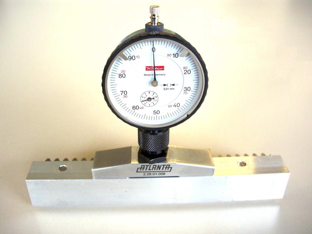 Put the measuring bridge on a smooth-ground surface and set the dial gauge to zero. Zero position 2.