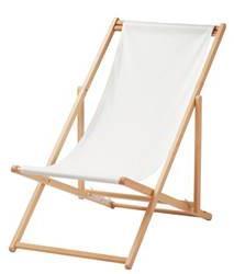 These classic beach chairs feature a