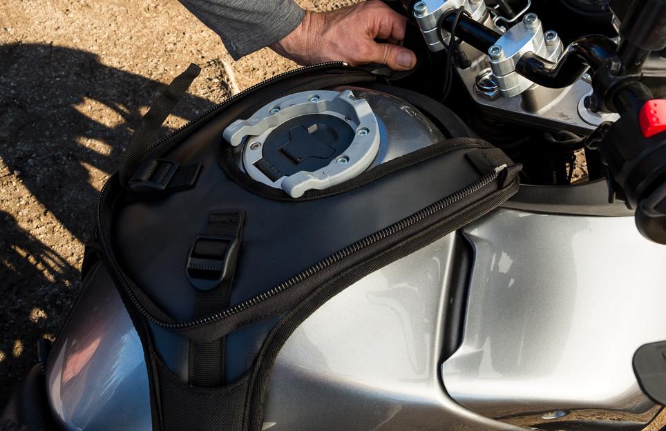 2 1 Position the tank bag while zipped onto the harness on your fuel tank.