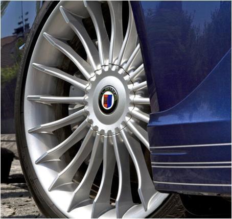 5, 275/40 R19 Code: 2M8 Style: 228 Code: 2NG Style: 302M 19" M light alloy V-spoke style