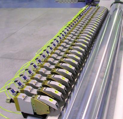 PRESSURE CUTTING The PRESSURE CUTTING system is a traditional one, used for perforation-, half- and groove-cutting.