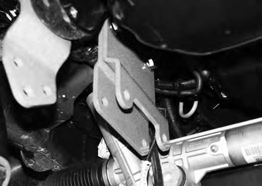 Install the two front driver s side differential drop brackets so that the bracket with the small offset (01236) is toward the outside of the vehicle