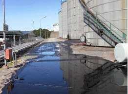 Spill of heavy fuel oil in an oil terminal 21 June, 2003 Oil harbour of Göteborg - Sweden Surface water contamination Flammable liquids farm Storage tank Manhole Heavy fuel oil Maintenance Procedures