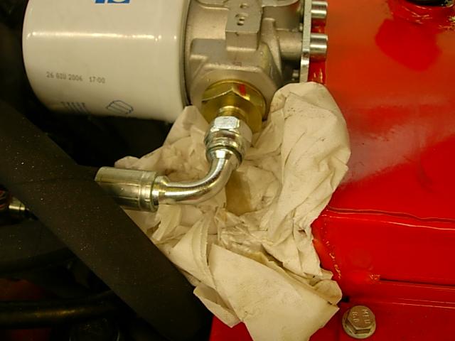 il motore non partirà la procedura ha lo scopo di effettuare il riempimento del circuito idraulico salvaguardando l integrità della pompa 570 loosen the hose indicated in picture, execute engine