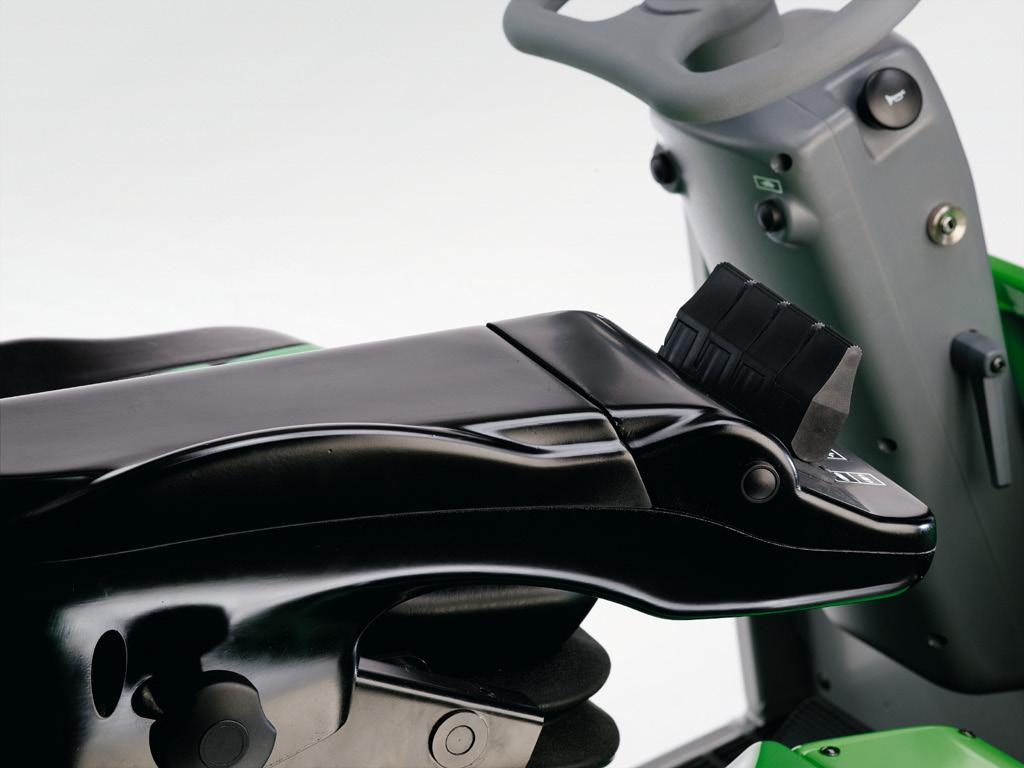 Main Options Fingertip & Joystick controls - Integrated in the fully adjustable arm rest - Available the