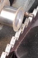 Chip breaker unit attachment - Grinding the chip