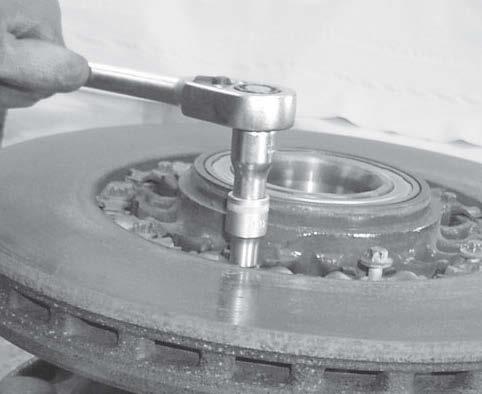 5 Brake Disc Replacement 5. Splined Disc Replacement 5.1 Hub and Splined Disc - Removal from Axle Before starting work, ensure that the wheels are chocked and the vehicle cannot roll away.