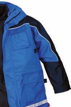 Thanks to the detachable hood, the parka can be adapted to all weather conditions; the warming Fleece FR can be attached