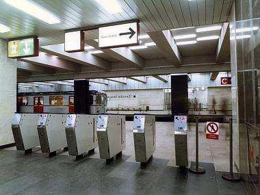Ticketing system Turnstiles in metro network in period 1974 1985 Primitive turnstiles for
