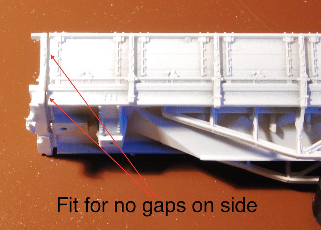 At this time, the railroad added standard grab irons on the car side, and removed the bar that held the doors shut as well as the latches on each door However, they did not remove the castings that