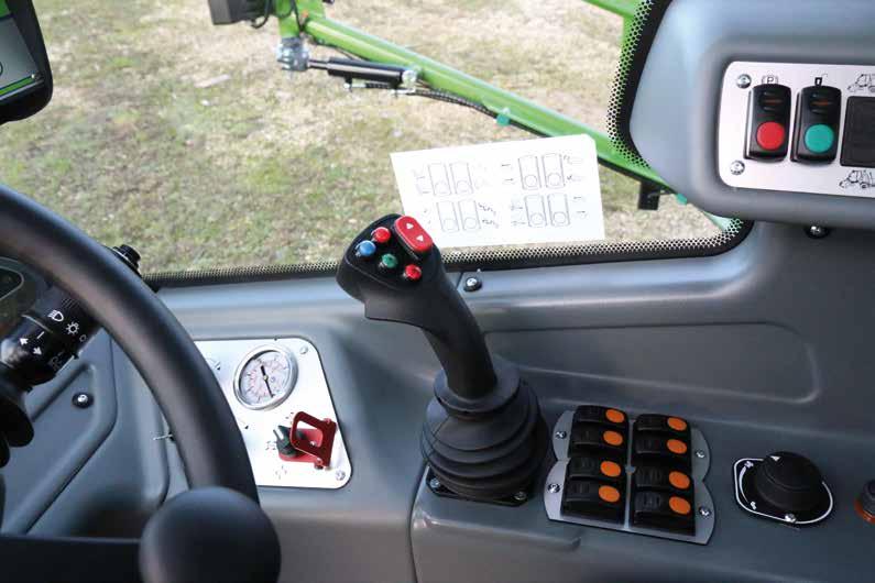CAB WITH 20% EXTRA VISIBILITY AND EXCELLENT VISIBILITY OF RIGHT-HAND SIDE MULTI-FUNCTION JOYSTICK