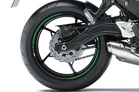 5-SPOKE WHEELS Stylish star-pattern 5-spoke wheels are light weight, and the high rigidity beneﬁts handling.
