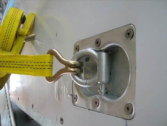 : Shutter System Fixing elements: The system is equipped with four lashing straps to fixing of the vehicle while running. Spring hooks allow an easy connection to the four fastening bolts.