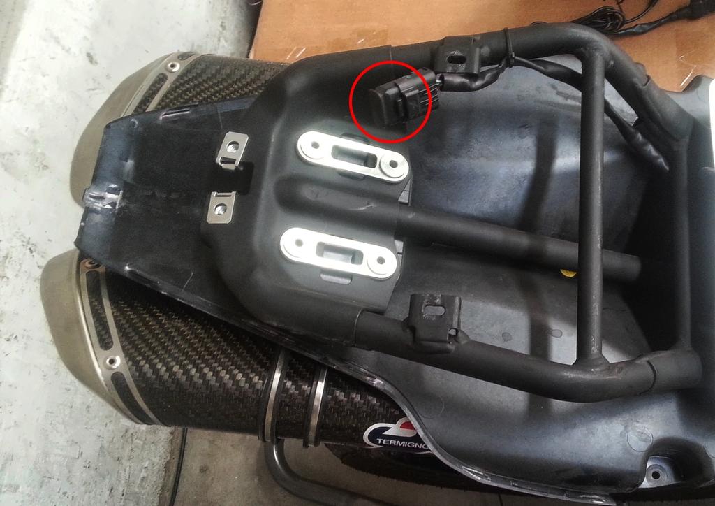 3.2 Connection of SoloDL and EVO4 to the bike ECU To connect EVO4 and SoloDL to