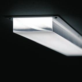Modelle Recessed ceiling luminaire Recessed ceiling luminaire Rectangular Rectangular linear diffuser in acrylic glass with matted front surface finish for optimum glare reduction and superpolished
