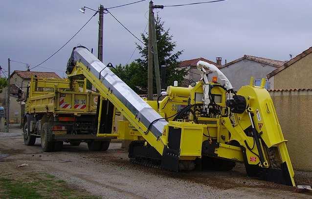 Cutting chain type «Alligator» in place of Rock saw Hydraulic scraper to clean the bottom of trench.