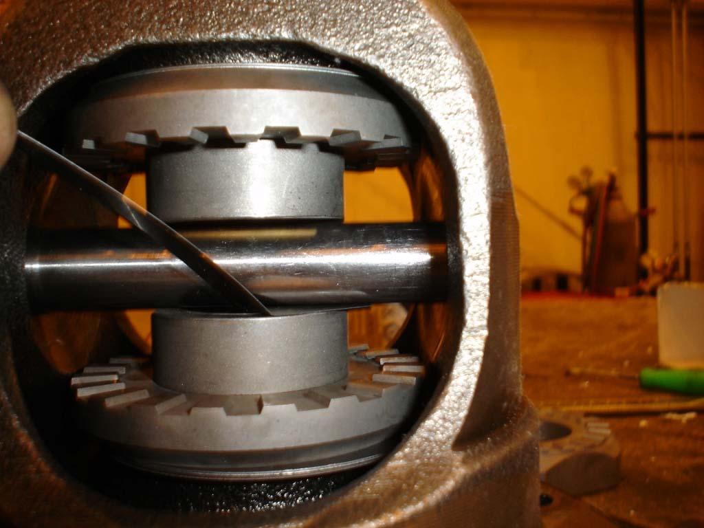 Figure 4: Checking the cross-shaft (pinion shaft) to spacer clearance