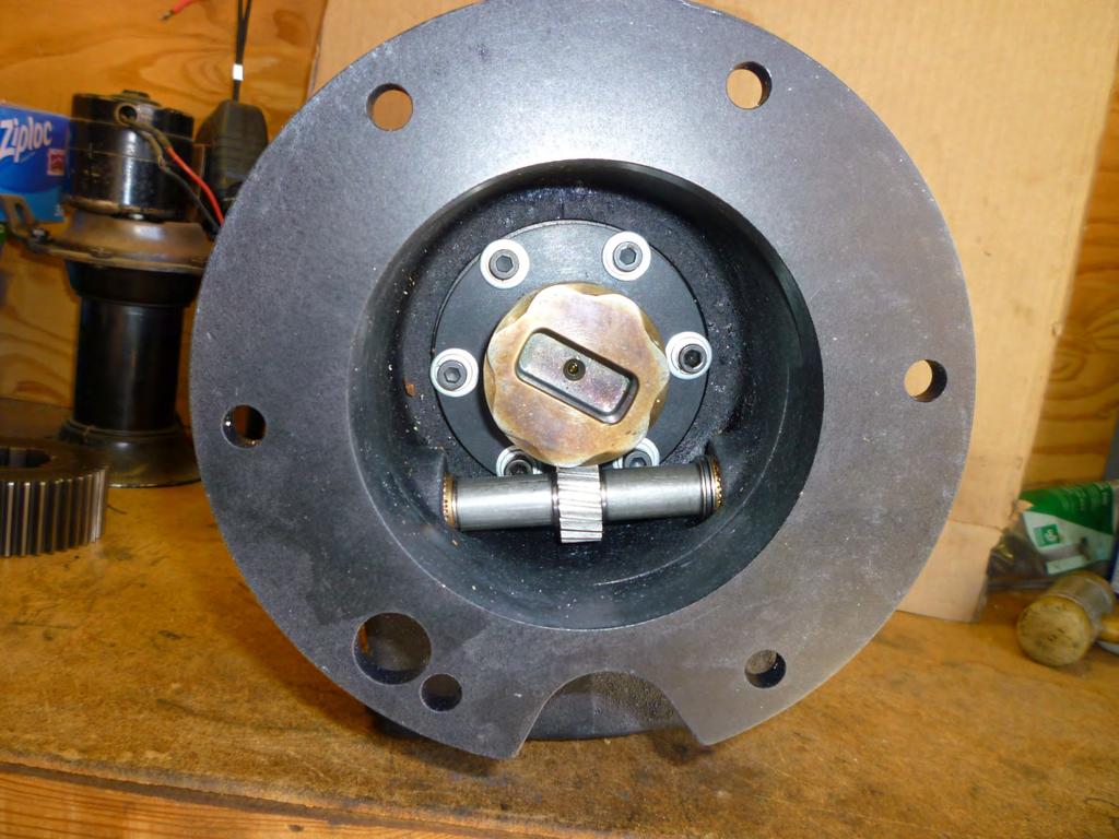 This photo is looking in from the end of the flange that bolts to the banjo. The cross shaft at the bottom with the gear is the speedo assembly.