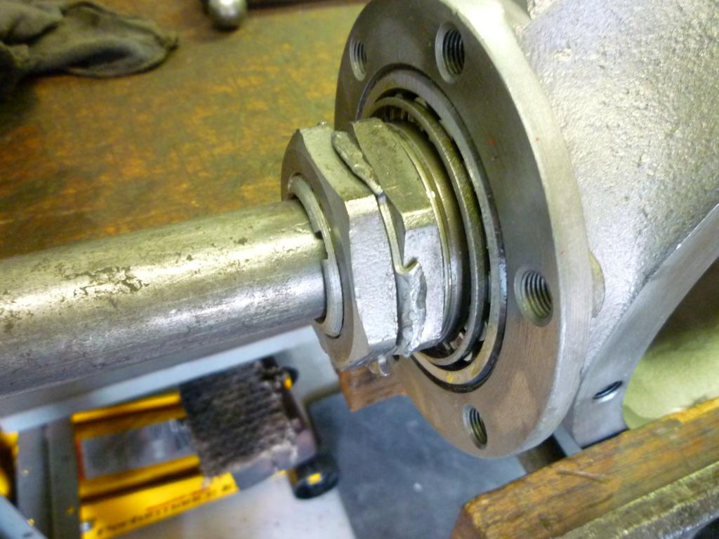 The Ryan adapter plate attaches to the flange such that it is around the outside circumference of the banjo flange to prevent the pinion bearing assembly from coming loose from the press fit and