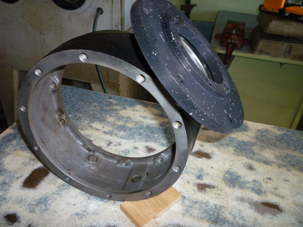 This photo shows the adapter flange that mounts onto the banjo flange.