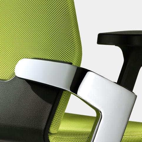 The conveniently placed wheel is integrated into the button that locks the tilt of the seat.