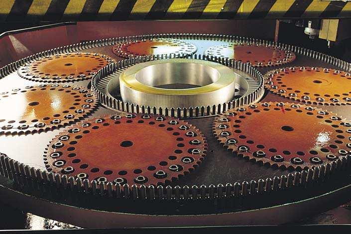 General A SKF for the machine tool industry SKF is a worldwide supplier of bearings, seals, lubrication systems and condition monitoring devices for the machine tool industry.