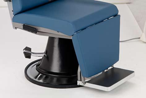 Features Independently operated armrests can be lifted out of the