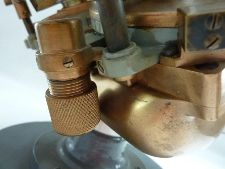 As it is visible in the picture 4, another mechanism, placed on the left side, is for eye width rotary knob.
