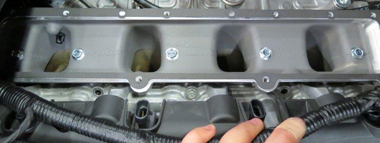 Place the supplied Manifold to Runner gaskets onto the runners.