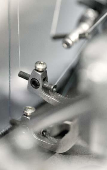 (stitch-forming elements, gears and bearings) Running-in oil: Klüber Silvertex P 91 Needle oil: