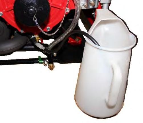 4. Handling of pump (Operation in cold districts in winter) 7 Pull the water suction lever again, and stop the engine when the anti-freeze mixture begins to come out of the vacuum pump discharge port.