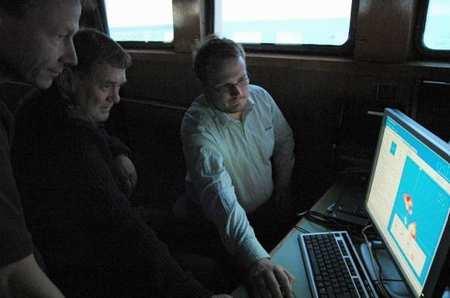 Captain working with the OSIS Onsite Data Viewer The results from the final tests verified that the OSIS sensor system mounted on a response vessel is a fully functional tool for oil spill