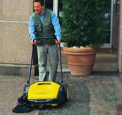 Sweepers and vacuum sweepers Broad range of applications From push sweepers to industrial and city cleaners, Kärcher sweepers and