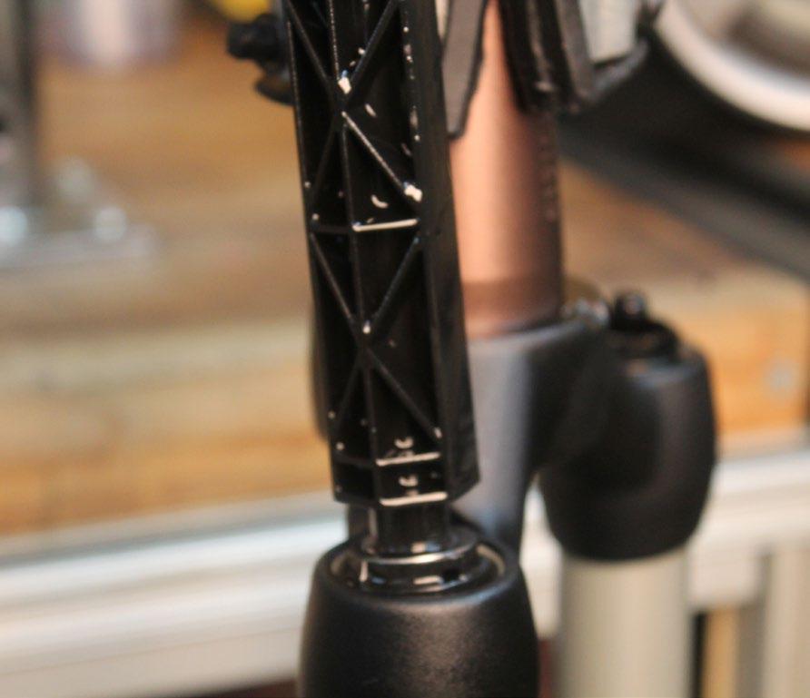 COMPRESSION DAMPER INSTALL 4 Insert the Kwik Toggle or ABS+ compression damper into the damper leg.