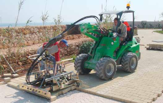 Landscaping Stone installation clamp With the hydraulic installation clamp you can lay paving stones quickly and efficiently.