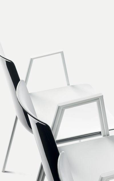 On request, nooi frame linking chairs can be fitted with a removable folding writing tablet.