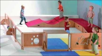 W/H/D 78/24/78 cm Platform mountain made of 18 mm beech plywood, surface covered with carpet.