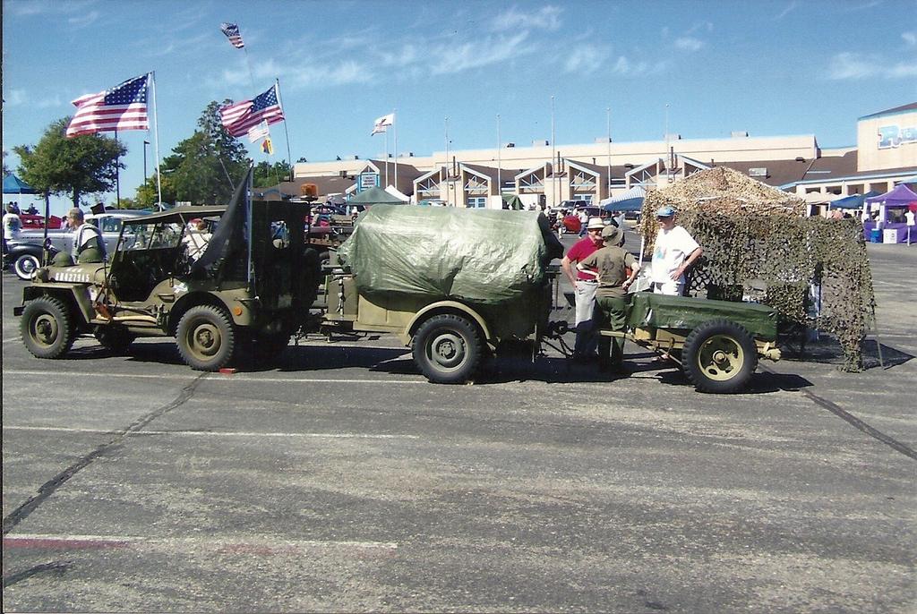 Gary brought his M151 Mutt and Erik and Mary Terberg brought their 1942 MB with T-3 trailer and Mary s Mess.