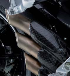 Torque control with four maps, Traction Control with eight levels of intervention MV EAS (Electronically Assisted Shift) PERFORMANCE Maximum speed* FRAME Rear swing arm pivot plates material FRONT