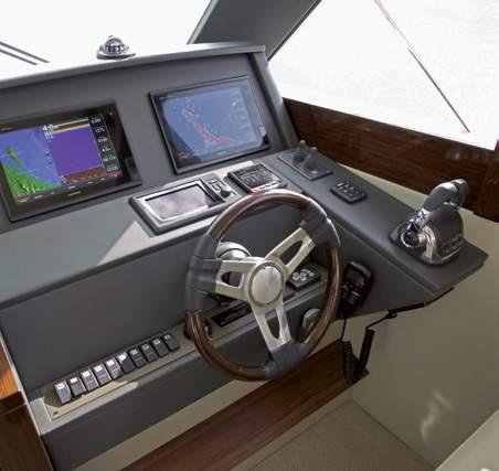EASY HANDLING AND BERTHING Maritimo s ergonomic dashboards feature the latest large screen electronics and intuitively configured controls for