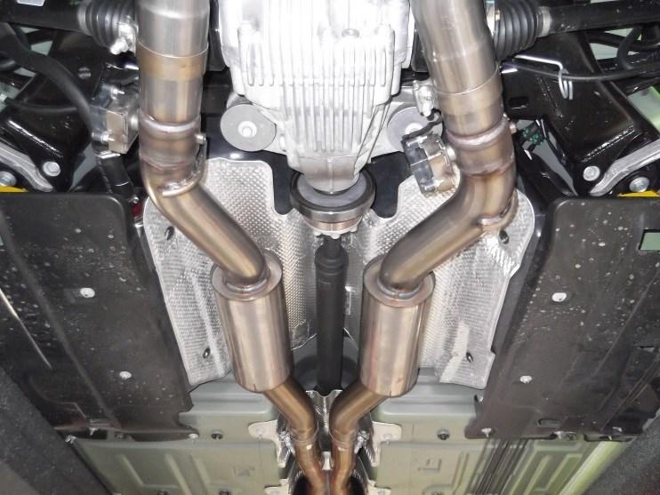 Insert the hanger bracket into the rubber isolator. Repeat for R/H Rear Muffler Assembly to right-side X-Pipe Assembly outlet. (See Fig. 7) DO NOT TIGHTEN THE CLAMPS. 5.