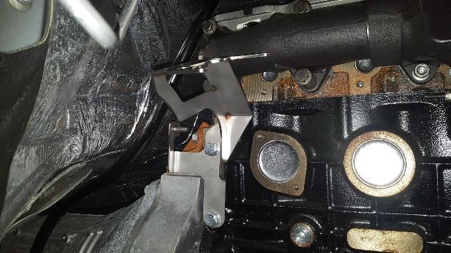 Loosely bolt the primary turbo bracket (1405445) in place using the supplied