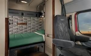 Flexible Sleeper Berth Pilot Program Goal: To conduct a pilot study to demonstrate how HOS regulatory flexibility could be used to improve driver rest and alertness.