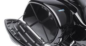Mounting the cowl to the frame rather than the handle-bars contributes to light handling and minimises