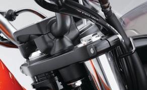 thanks to the Ninja 650R s rubber-mounted handlebar, which reduces